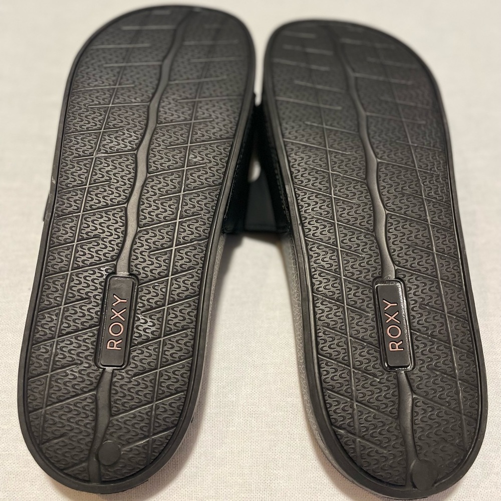 Roxy Slides - Picture 6 of 6